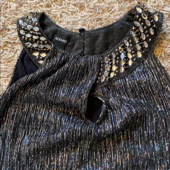 Dress top - Picture 2 of 5